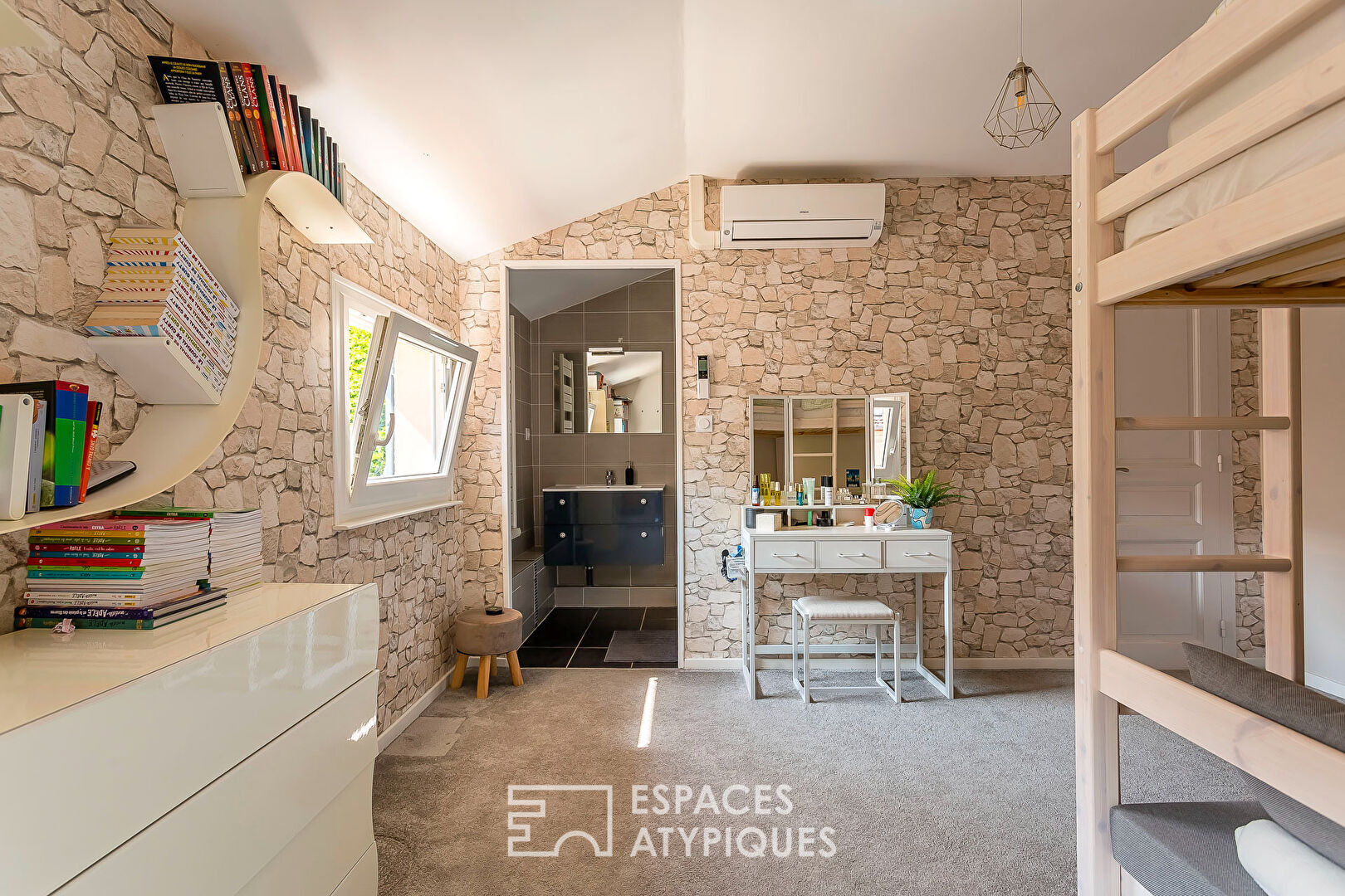 Renovated townhouse with terrace at Gratte-Ciel