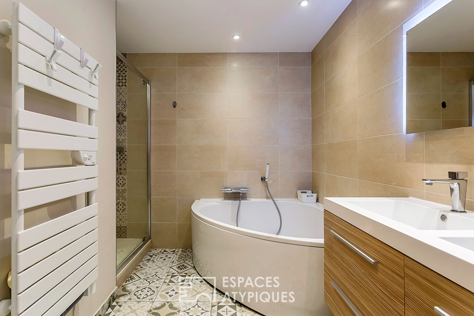 Renovated townhouse with terrace at Gratte-Ciel