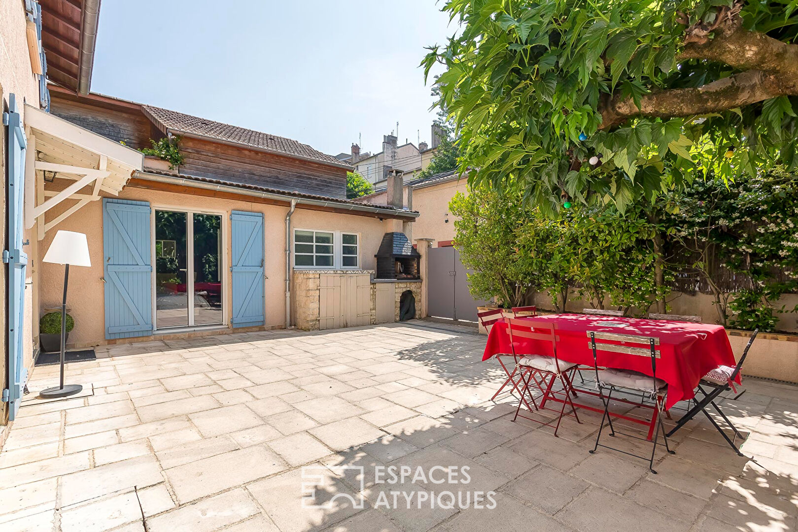 Renovated townhouse with terrace at Gratte-Ciel