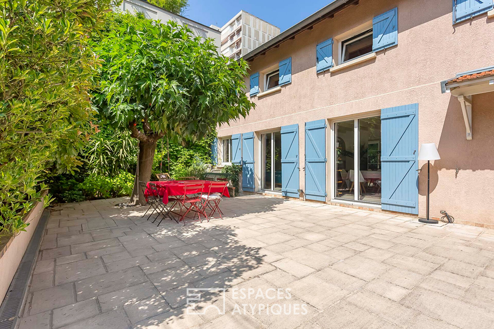 Renovated townhouse with terrace at Gratte-Ciel