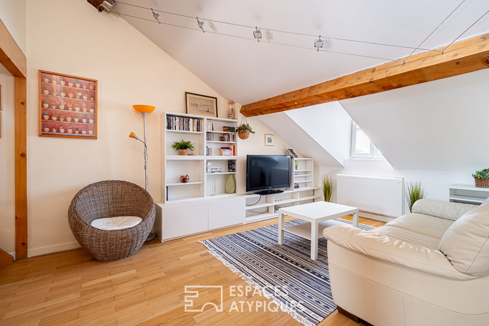 Appartement en dernier étage avec mezzanine  à Jean Macé