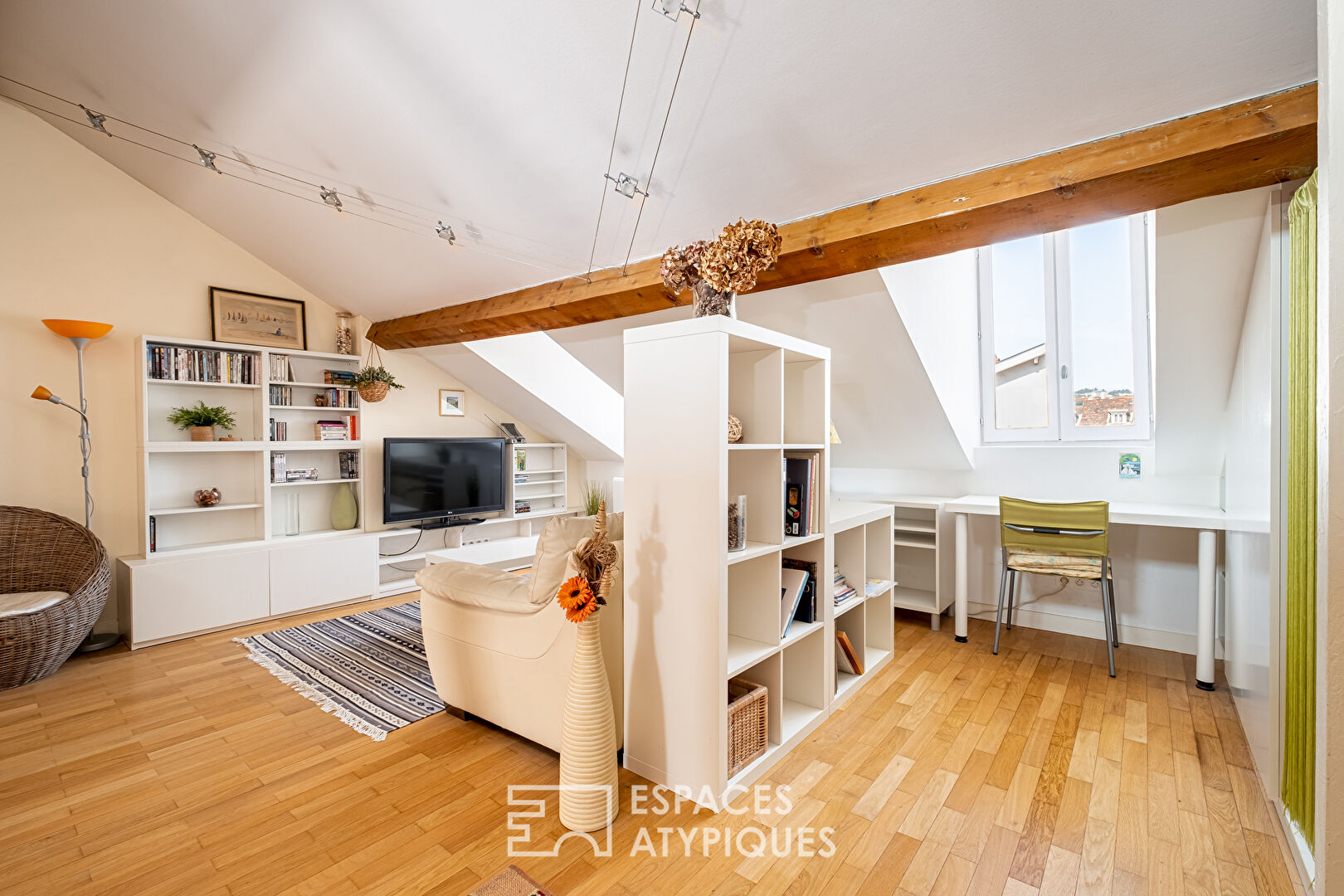 Appartement en dernier étage avec mezzanine  à Jean Macé