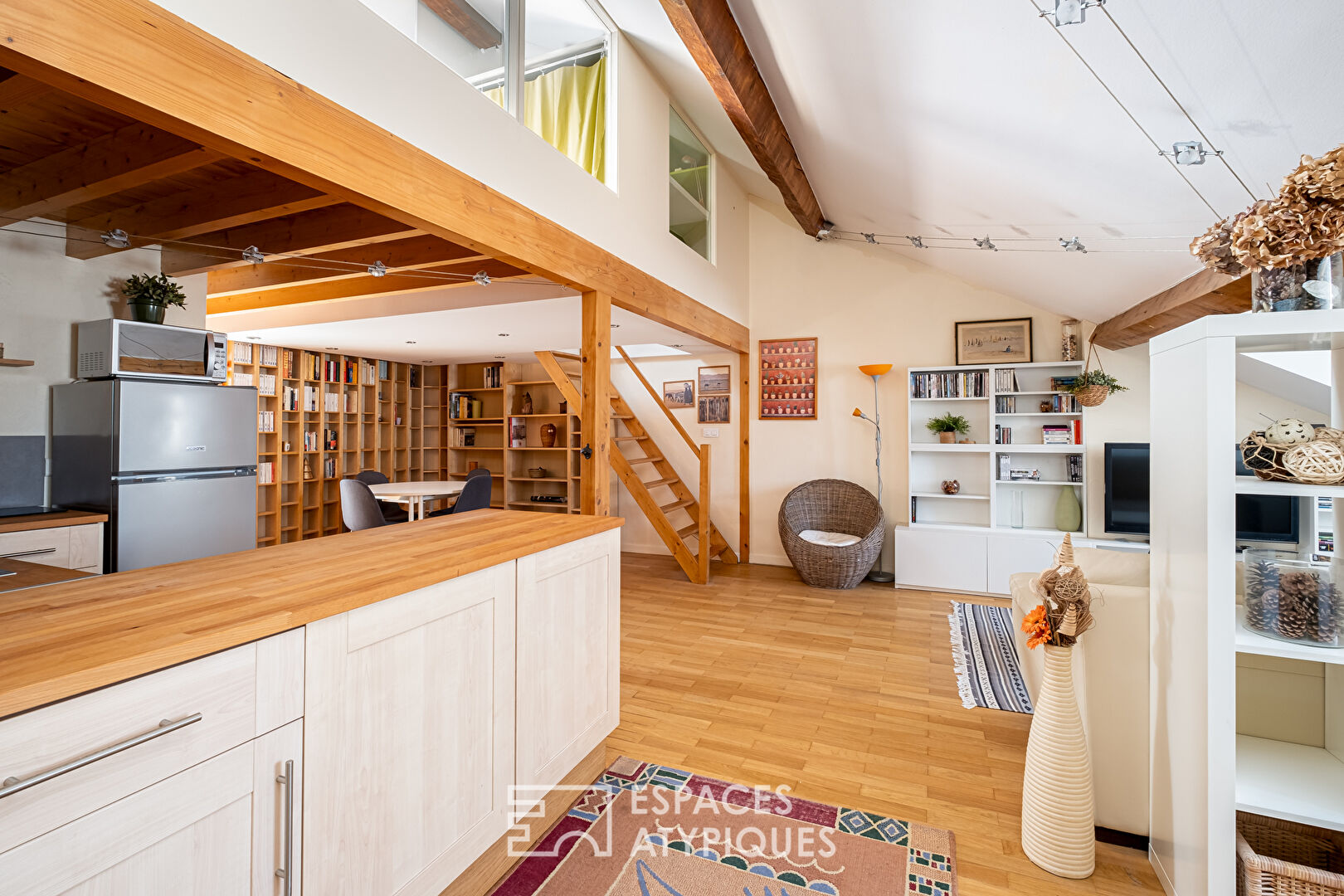 Appartement en dernier étage avec mezzanine  à Jean Macé