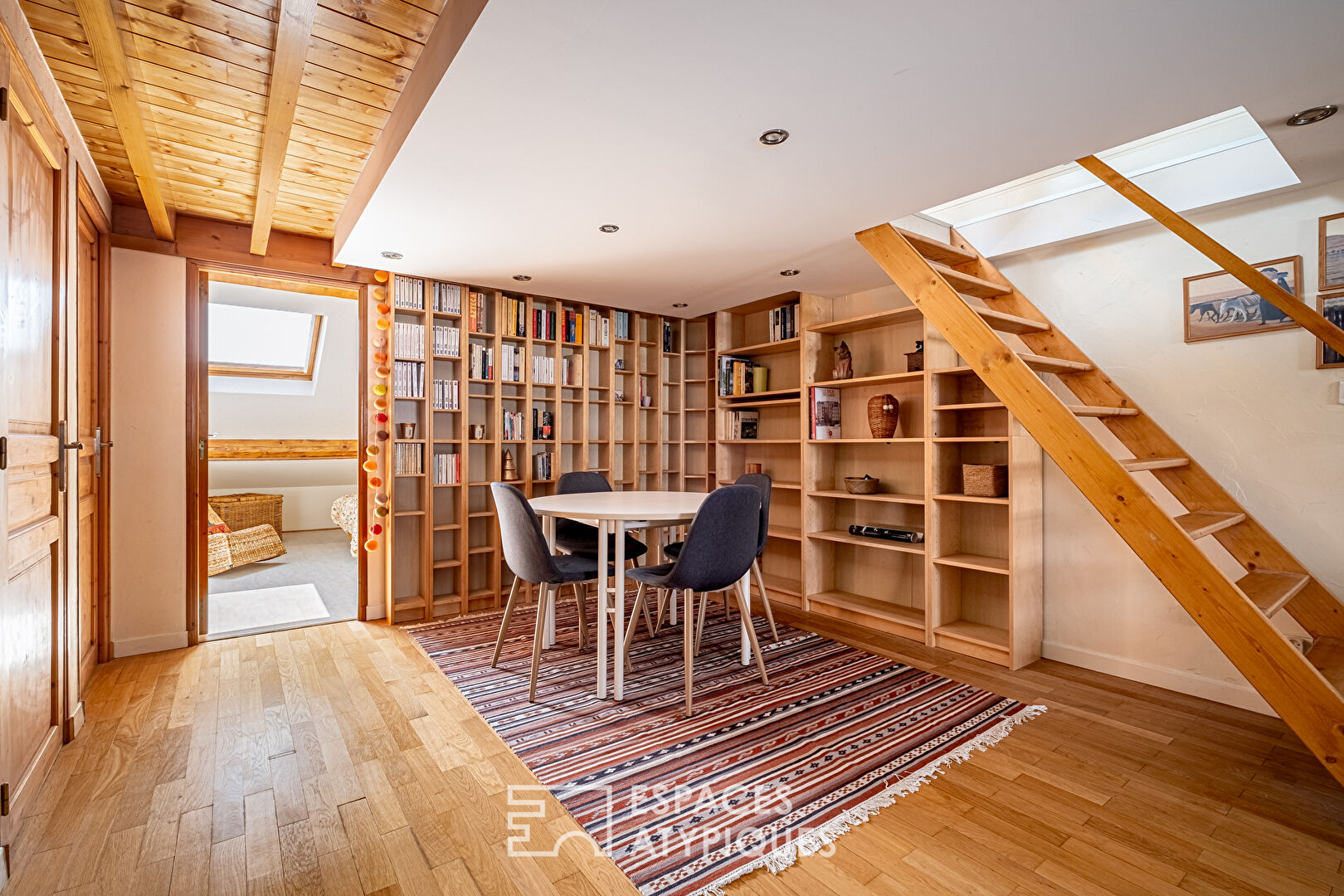 Appartement en dernier étage avec mezzanine  à Jean Macé