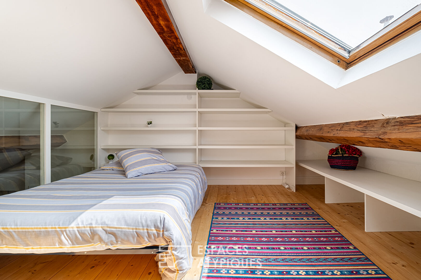 Appartement en dernier étage avec mezzanine  à Jean Macé