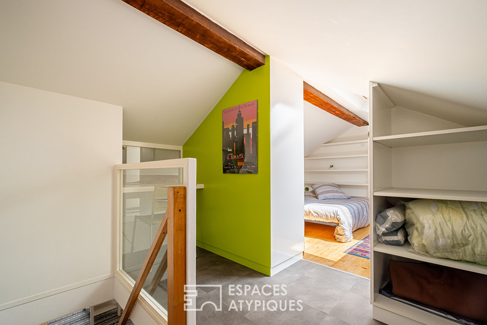 Appartement en dernier étage avec mezzanine  à Jean Macé
