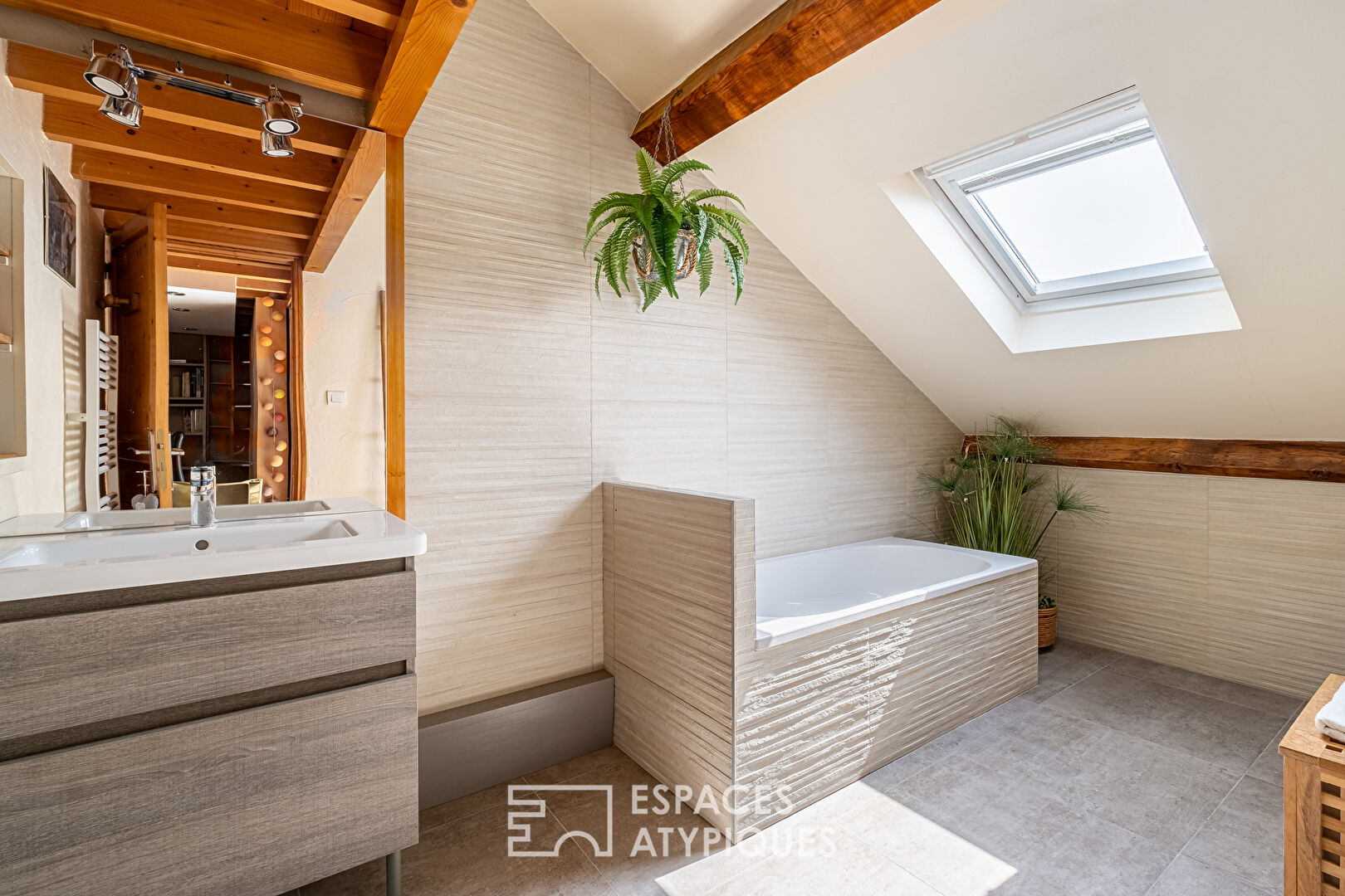 Appartement en dernier étage avec mezzanine  à Jean Macé