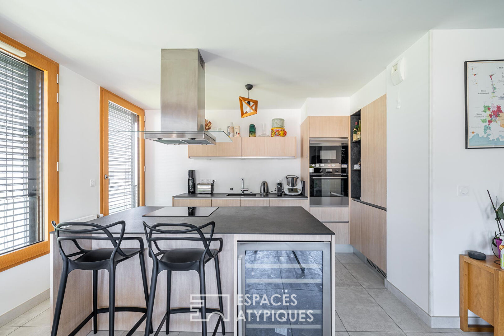 Appartement contemporain avec terrasse, vue et parking au coeur de la Confluence