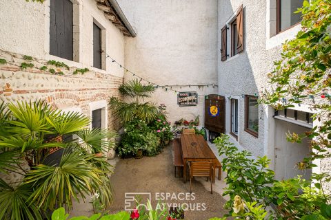 Maison de ville avec cour intérieur et dépendances