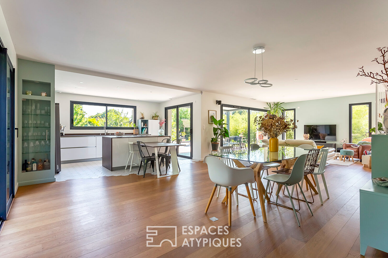 Maison contemporaine avec piscine