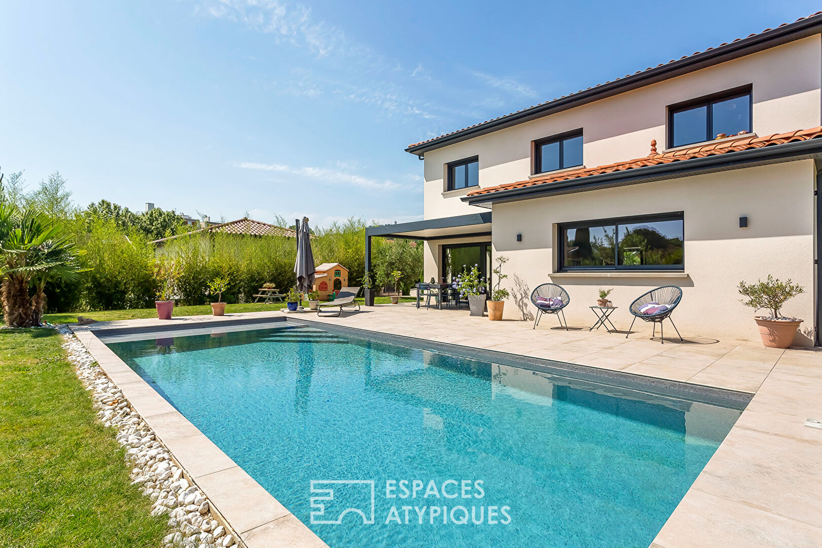 Maison contemporaine avec piscine