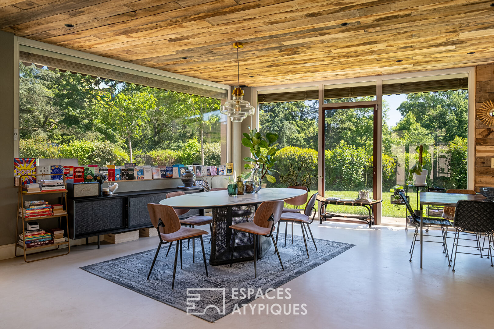 Ancienne dépendance avec extension contemporaine