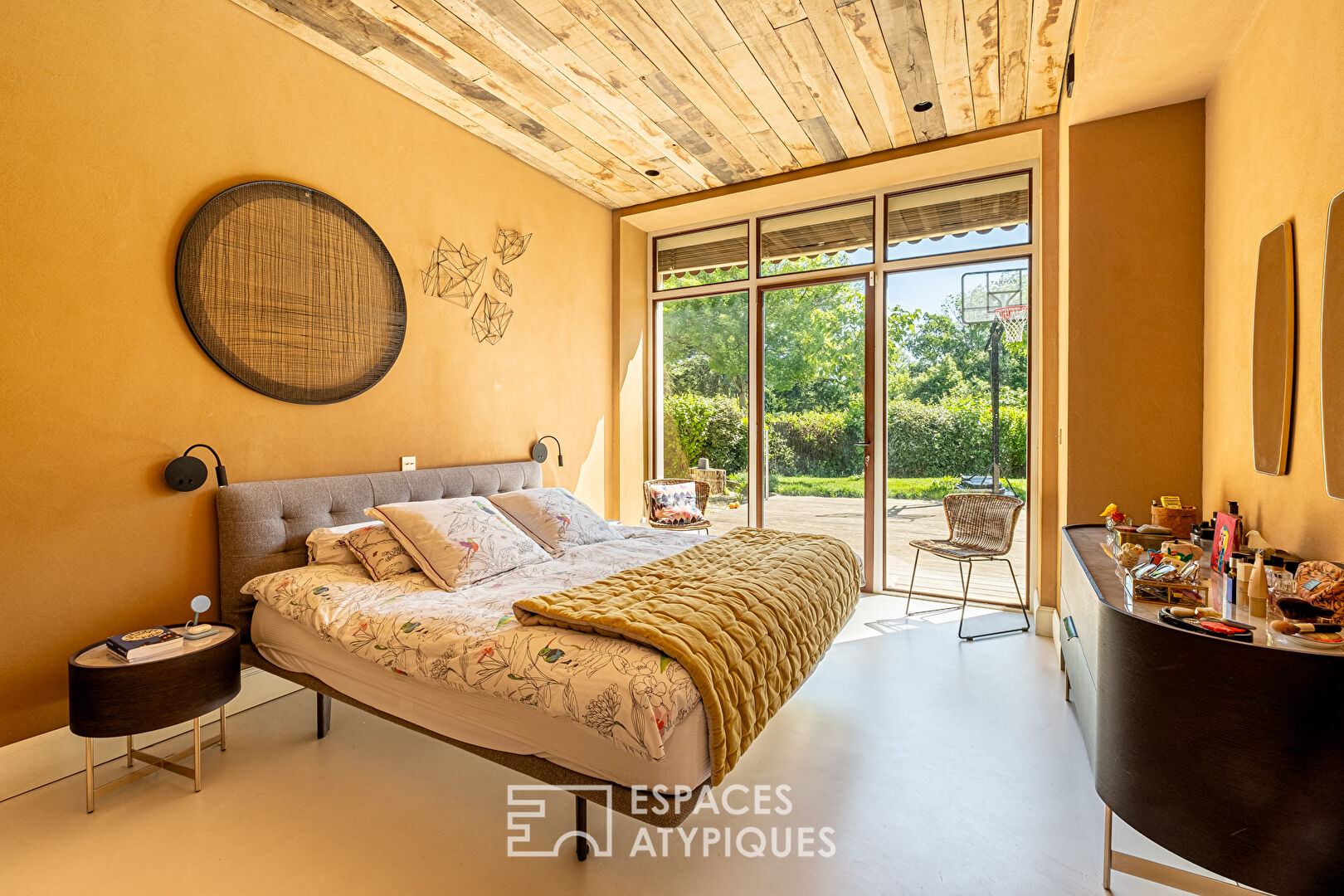 Ancienne dépendance avec extension contemporaine