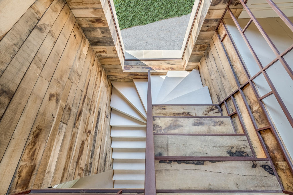 Ancienne dépendance avec extension contemporaine