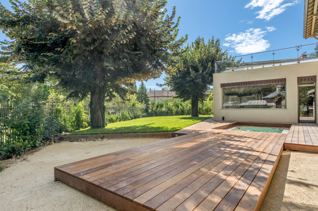 Ancienne dépendance avec extension contemporaine