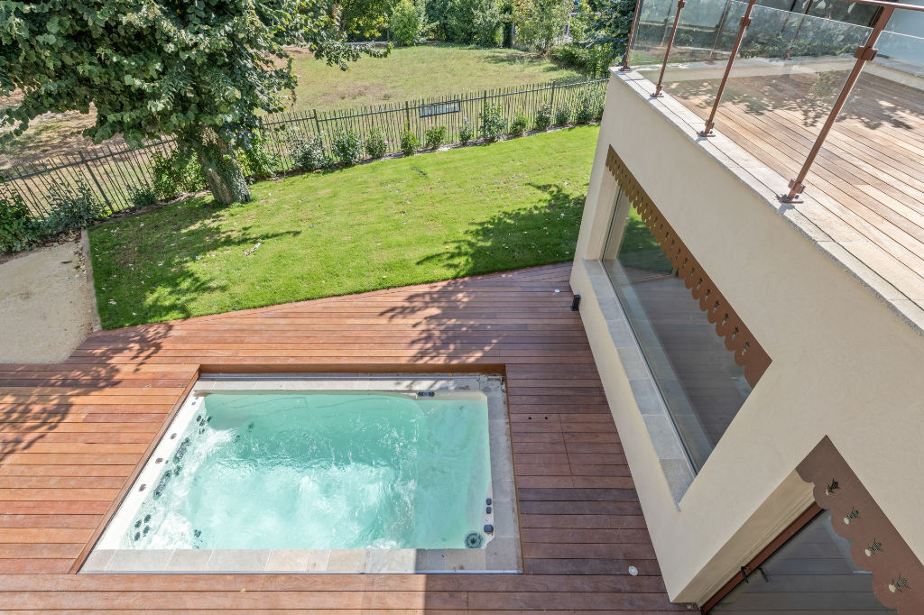 Ancienne dépendance avec extension contemporaine