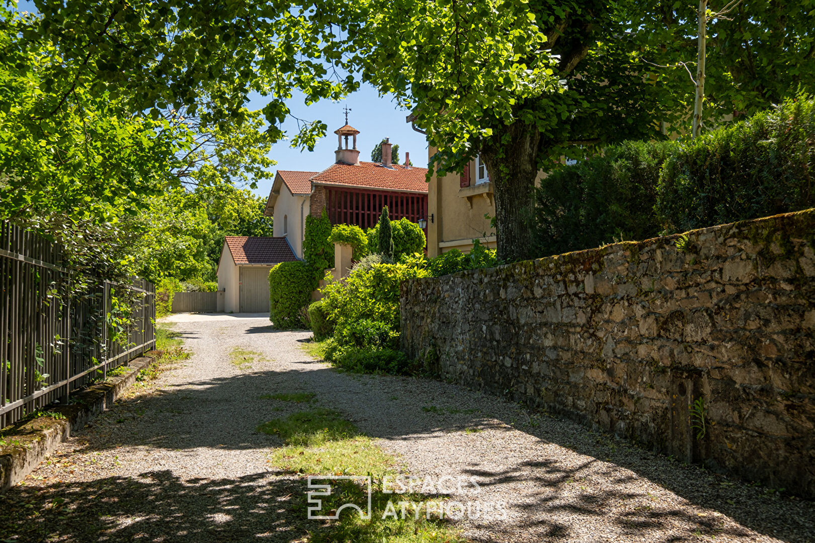 Ancienne dépendance avec extension contemporaine