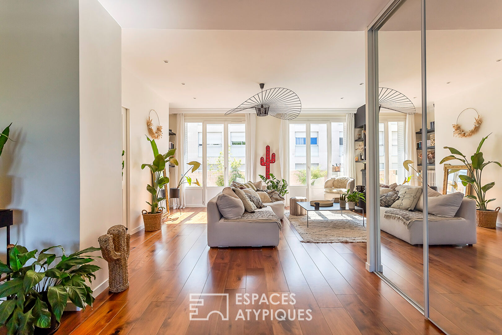 Architect-Designed Renovation with Balconies near Garibaldi Metro