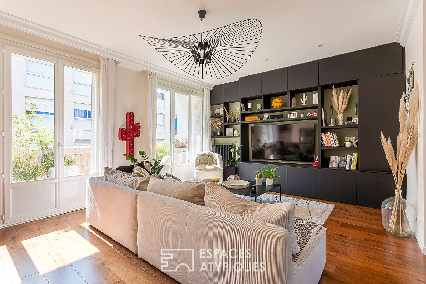 Architect-designed renovation with balconies near Garibaldi metro station