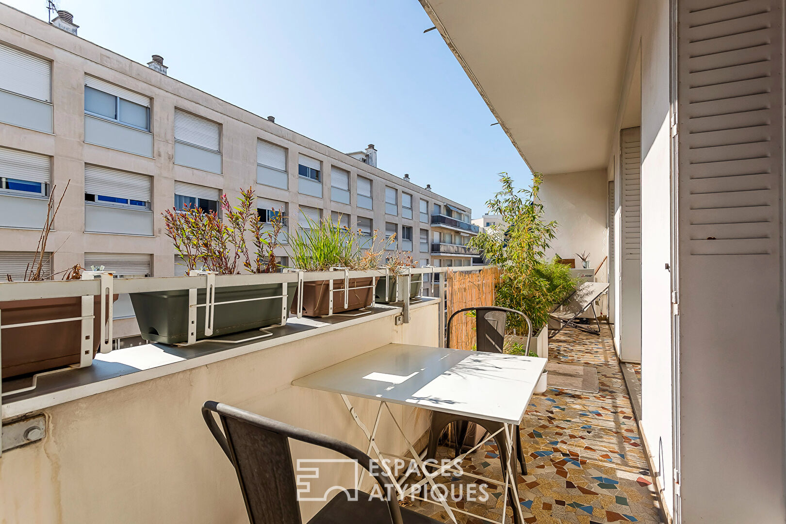 Architect-designed renovation with balconies near Garibaldi metro station