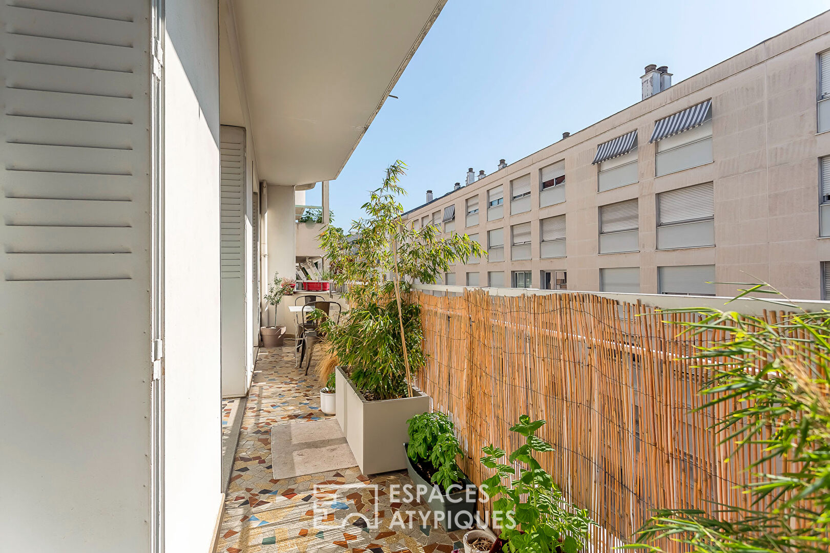 Architect-designed renovation with balconies near Garibaldi metro station