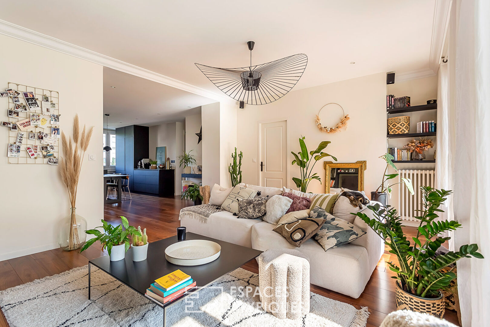 Architect-designed renovation with balconies near Garibaldi metro station
