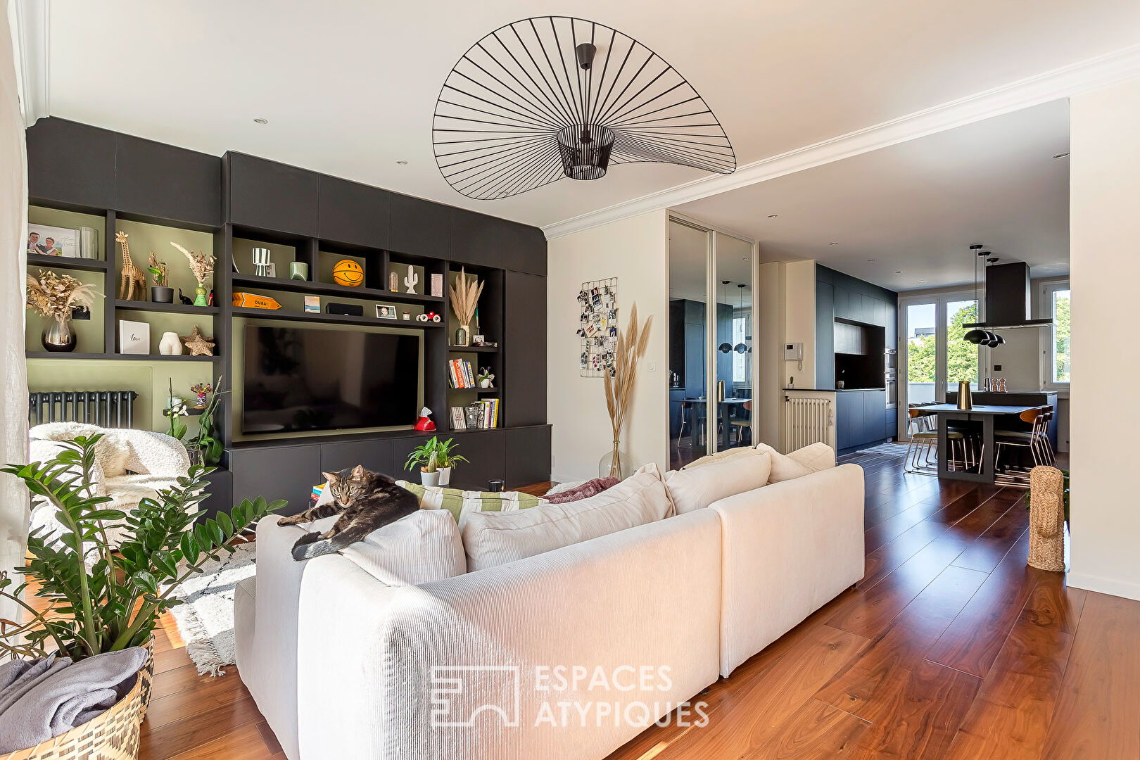 Architect-designed renovation with balconies near Garibaldi metro station