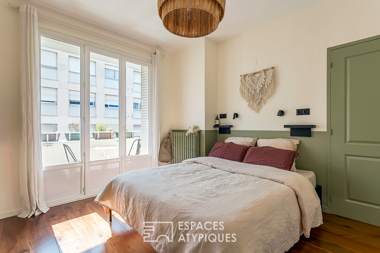 Architect-designed renovation with balconies near Garibaldi metro station