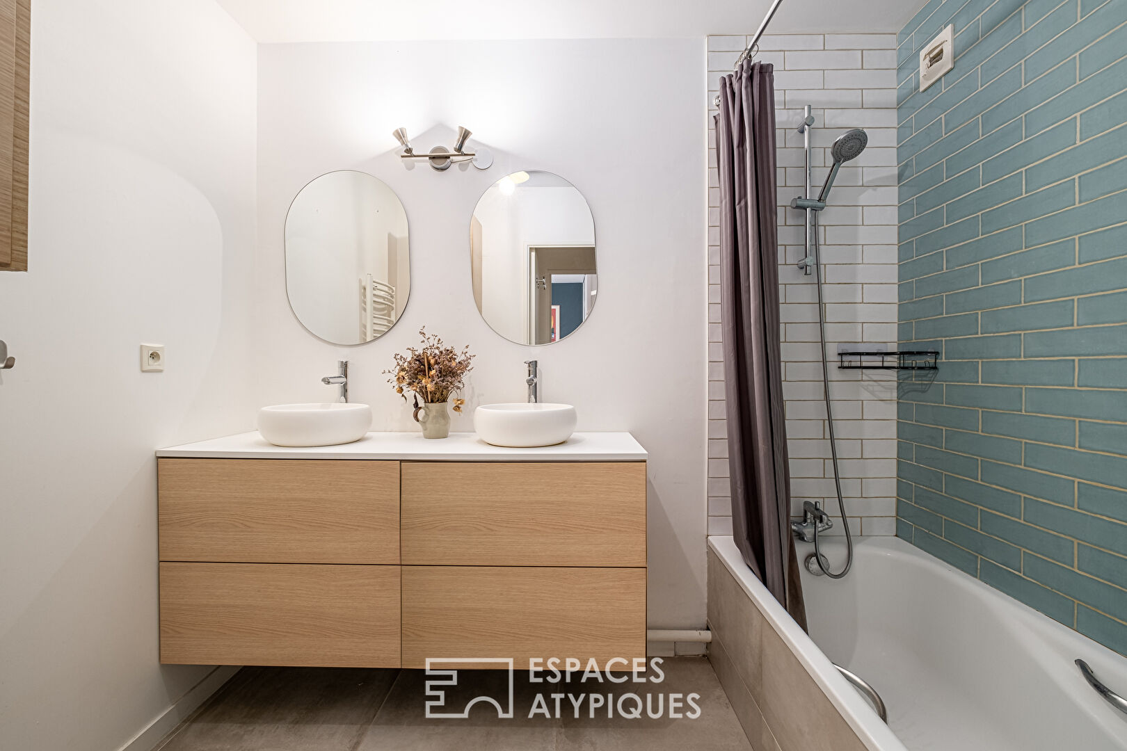 Rénovation contemporaine avec balcon – Métro Sans-Souci