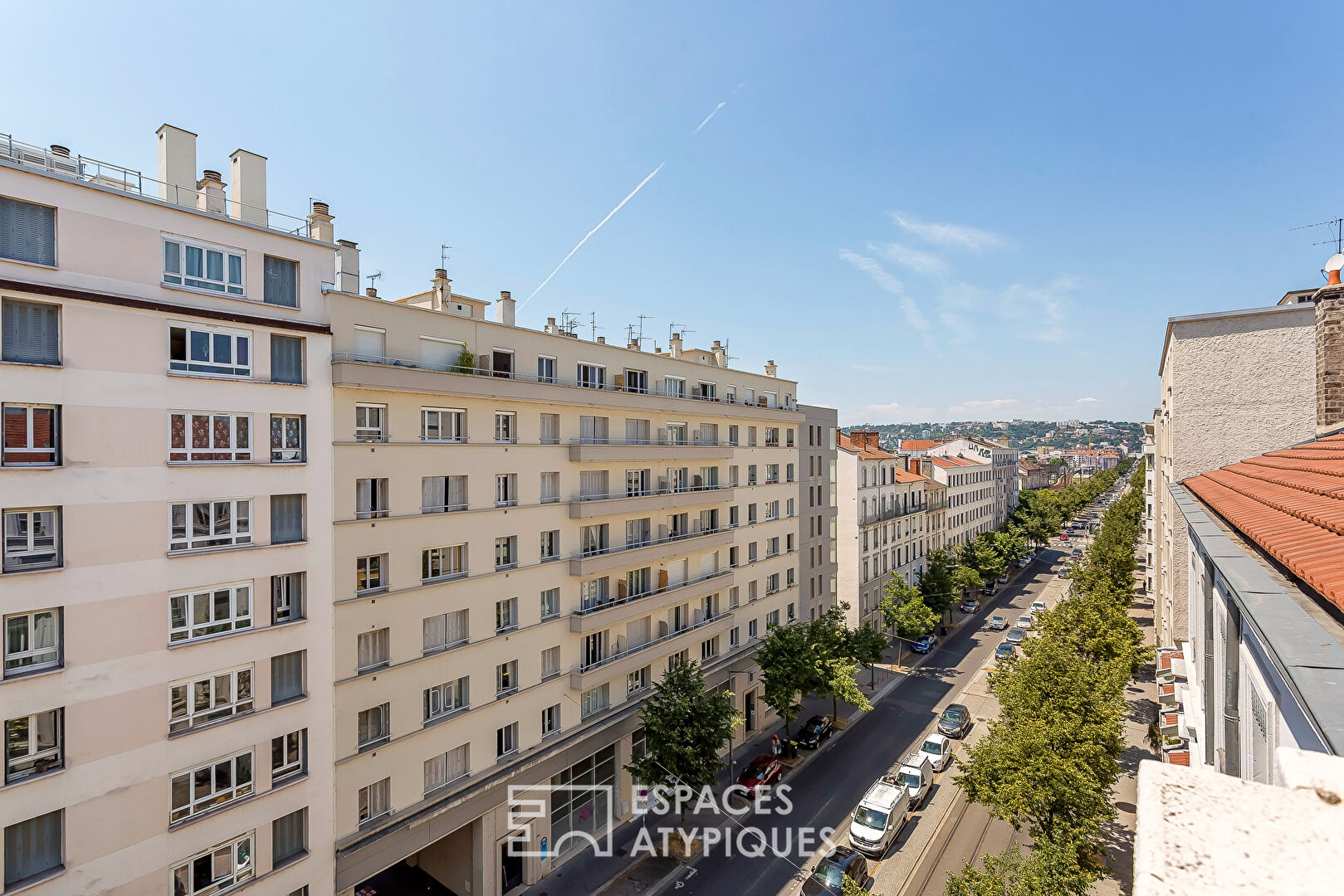 Renovated duplex on the top floor with balcony