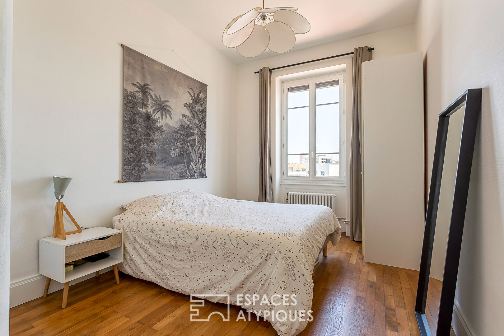 Renovated duplex on the top floor with balcony