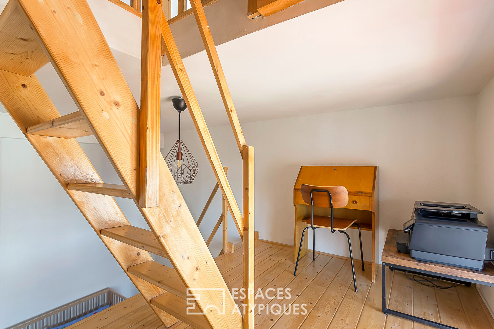 Renovated duplex on the top floor with balcony