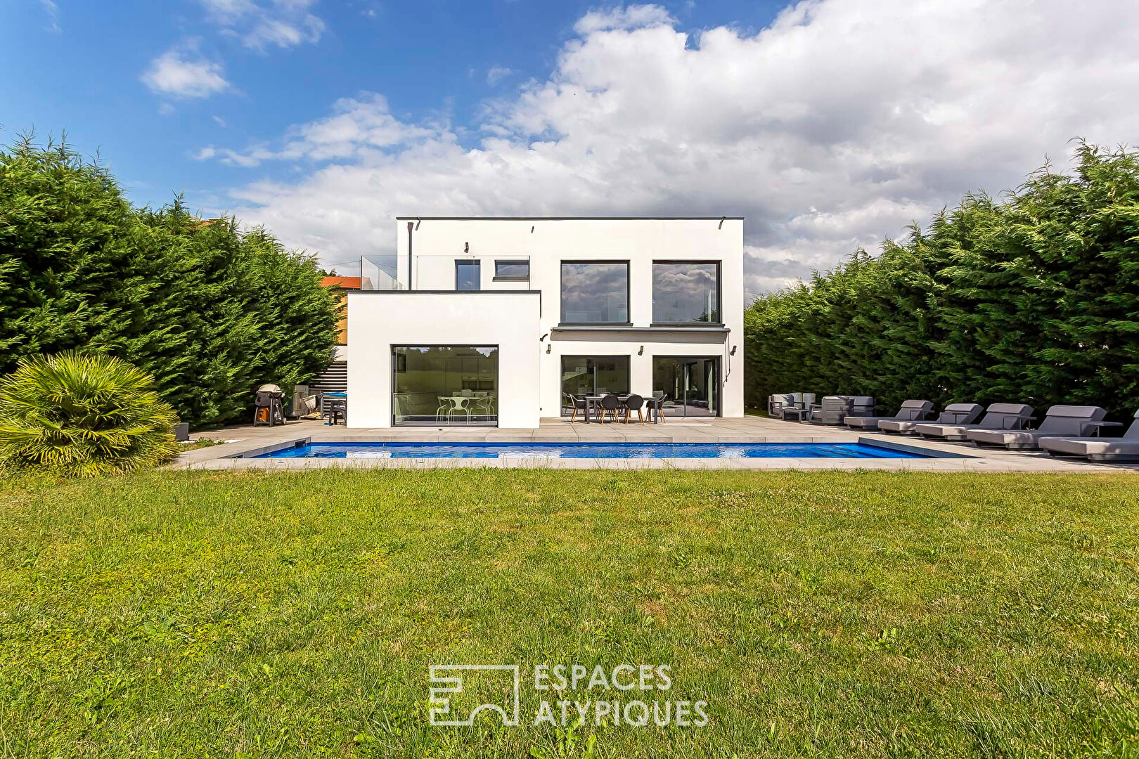 Contemporary house with nature view