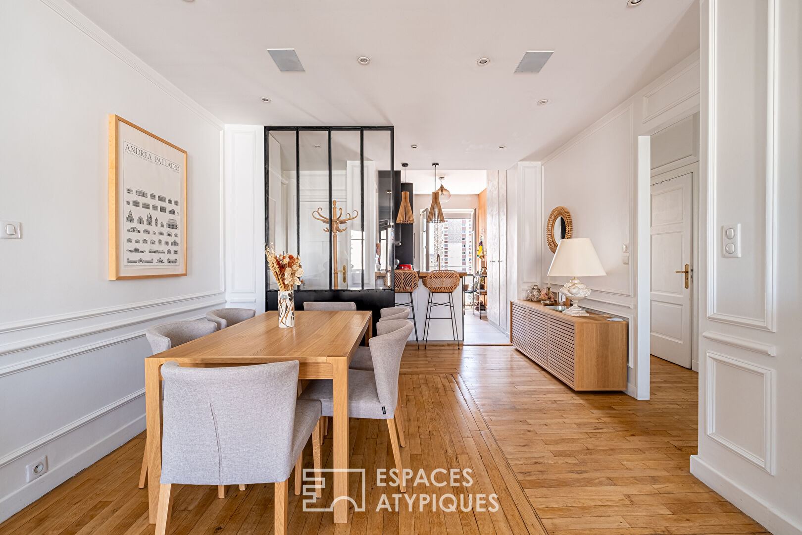 Appartement rénové par architecte en dernier étage avec balcon et vue dégagée
