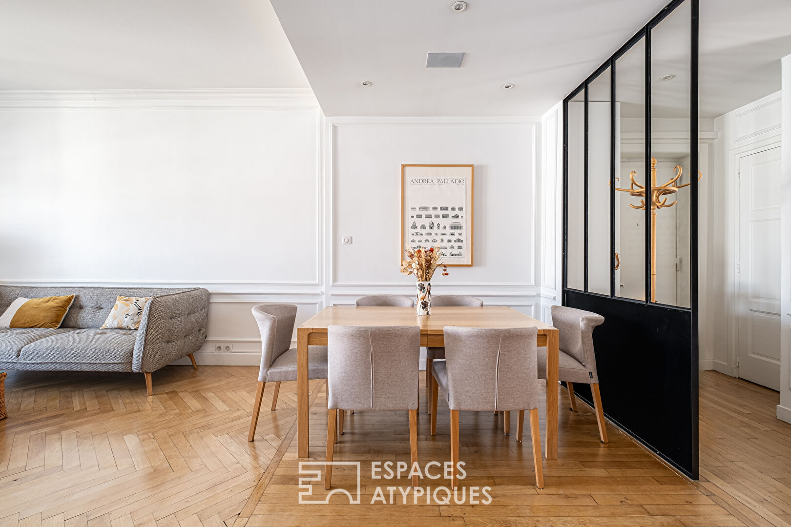Appartement rénové par architecte en dernier étage avec balcon et vue dégagée