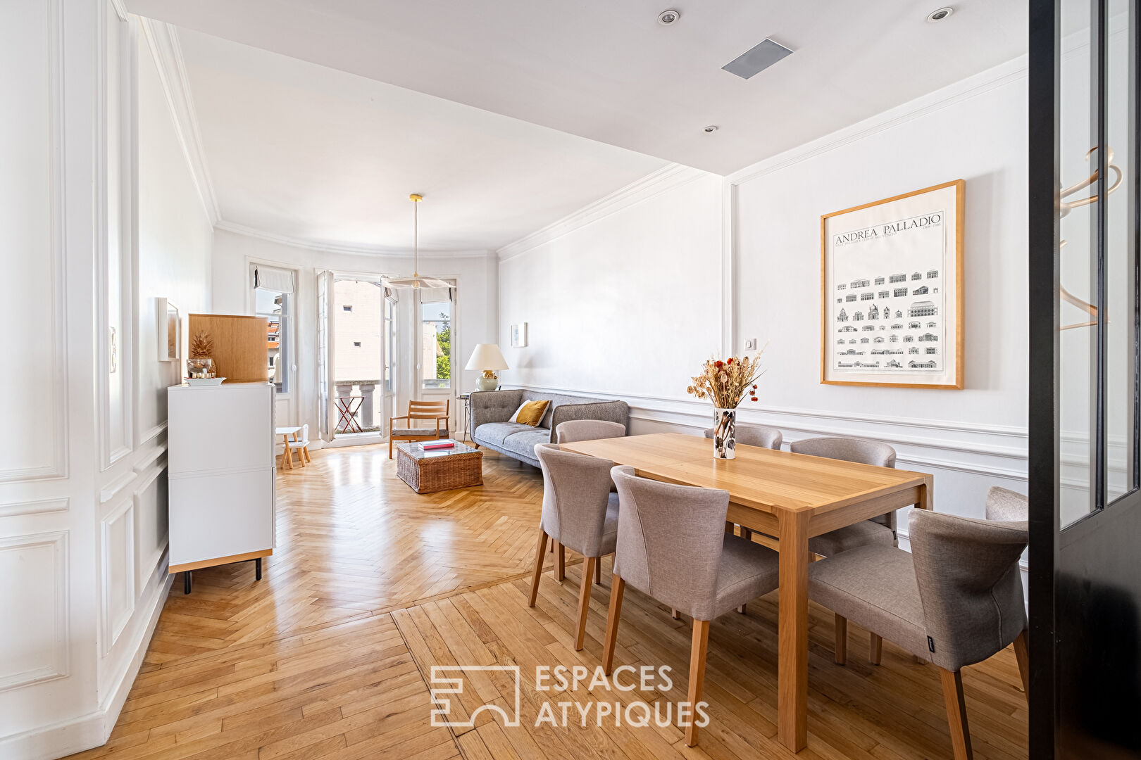 Appartement rénové par architecte en dernier étage avec balcon et vue dégagée