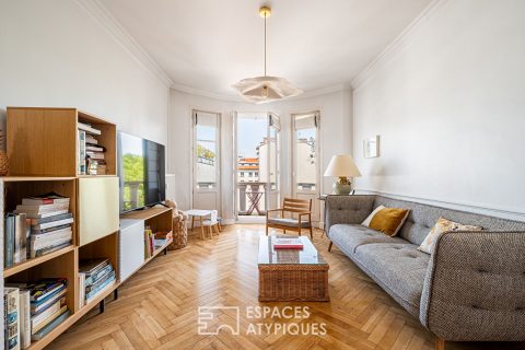 Appartement rénové par architecte en dernier étage avec balcon & vue dégagée