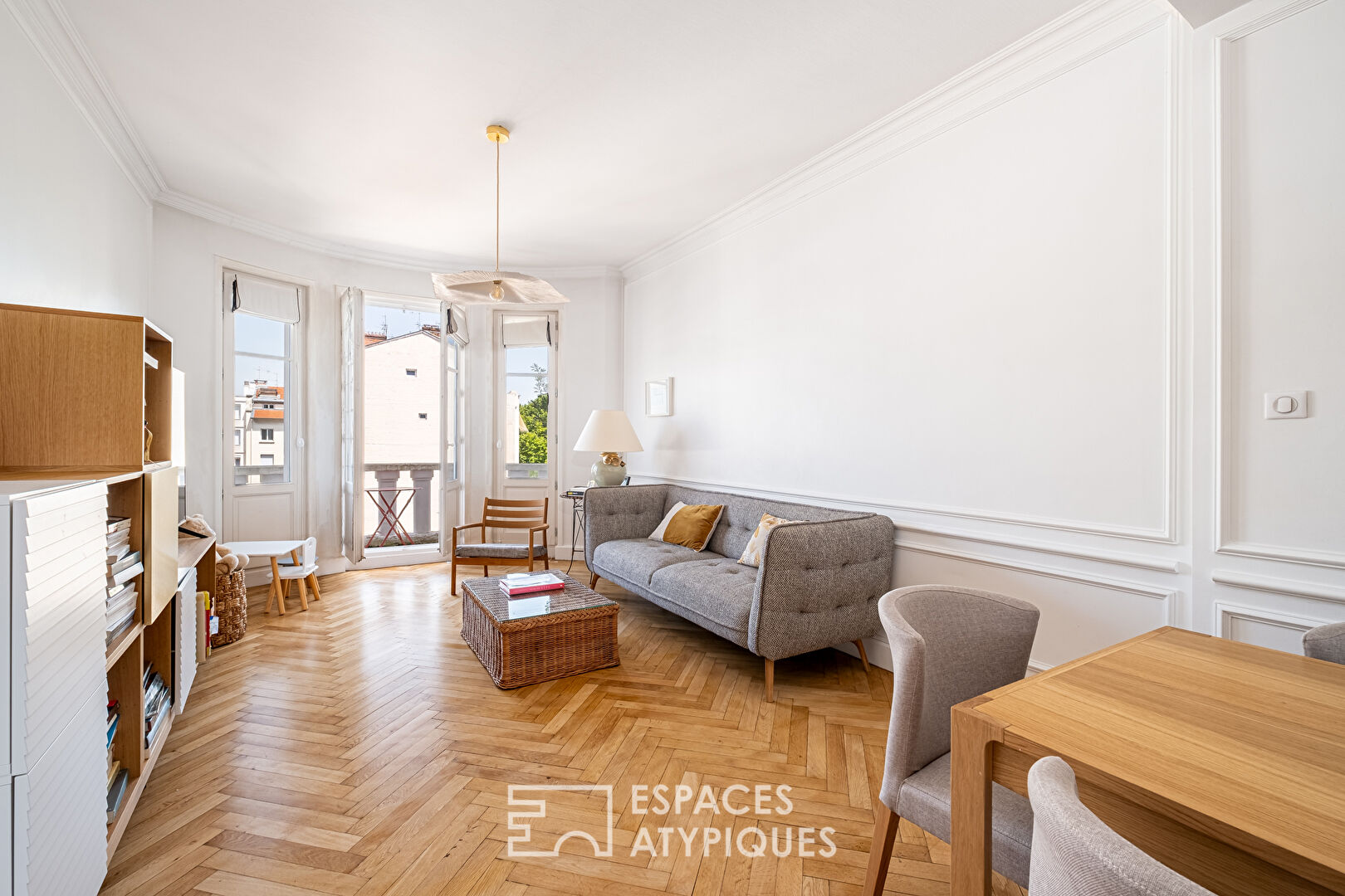 Appartement rénové par architecte en dernier étage avec balcon & vue dégagée