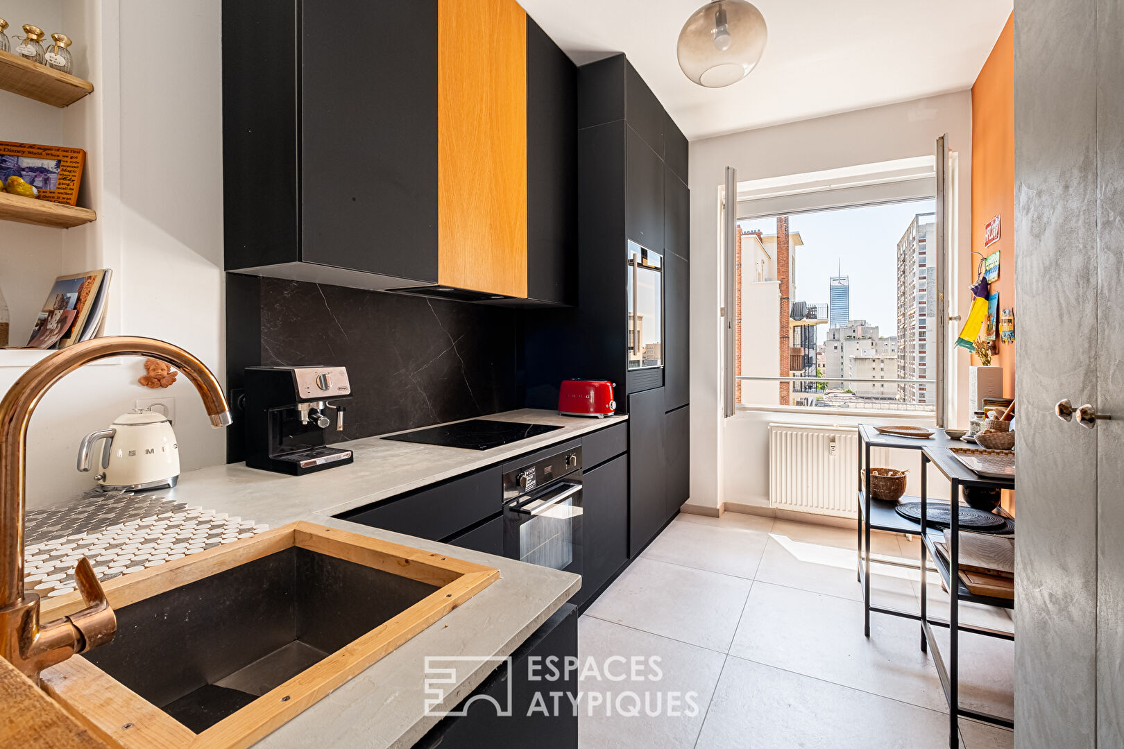 Appartement rénové par architecte en dernier étage avec balcon & vue dégagée