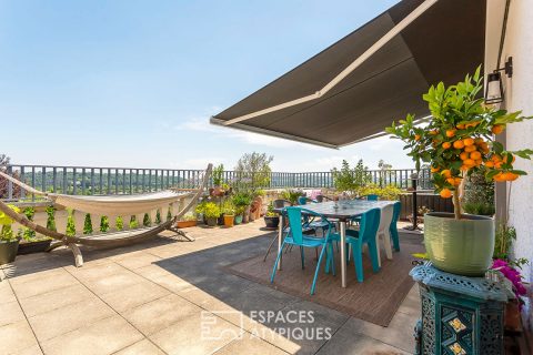 House-style apartment with terraces and garden