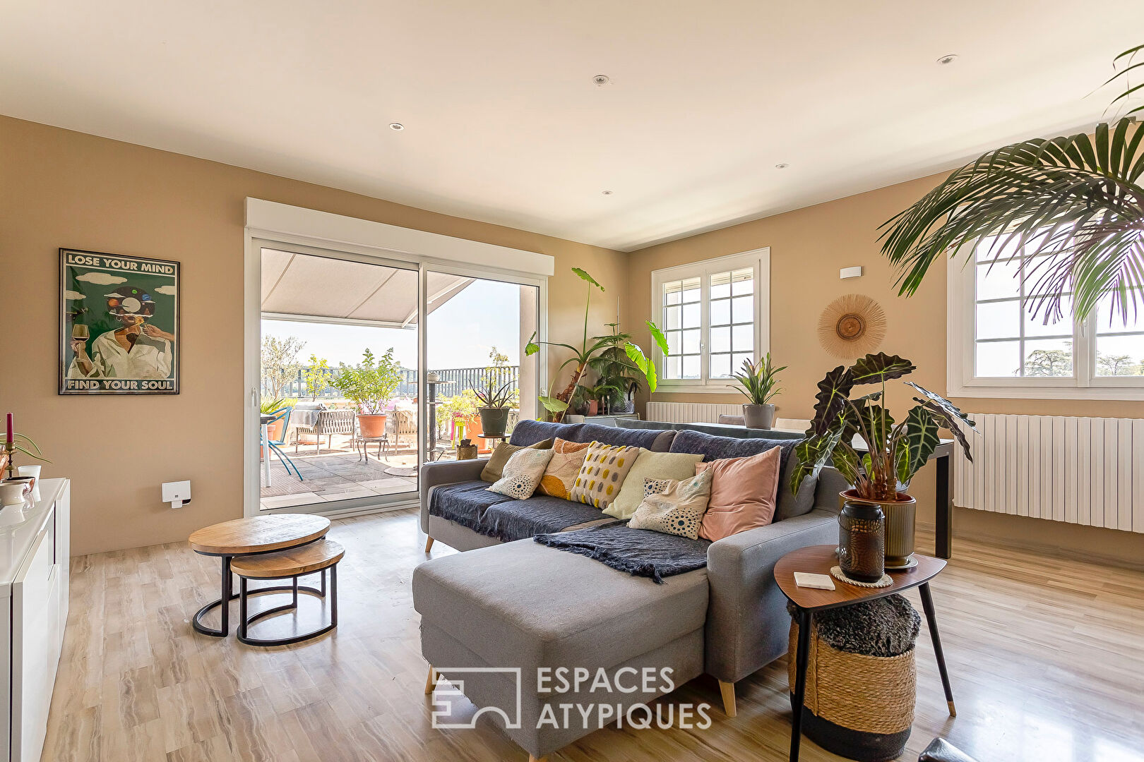 House-style apartment with terraces and garden