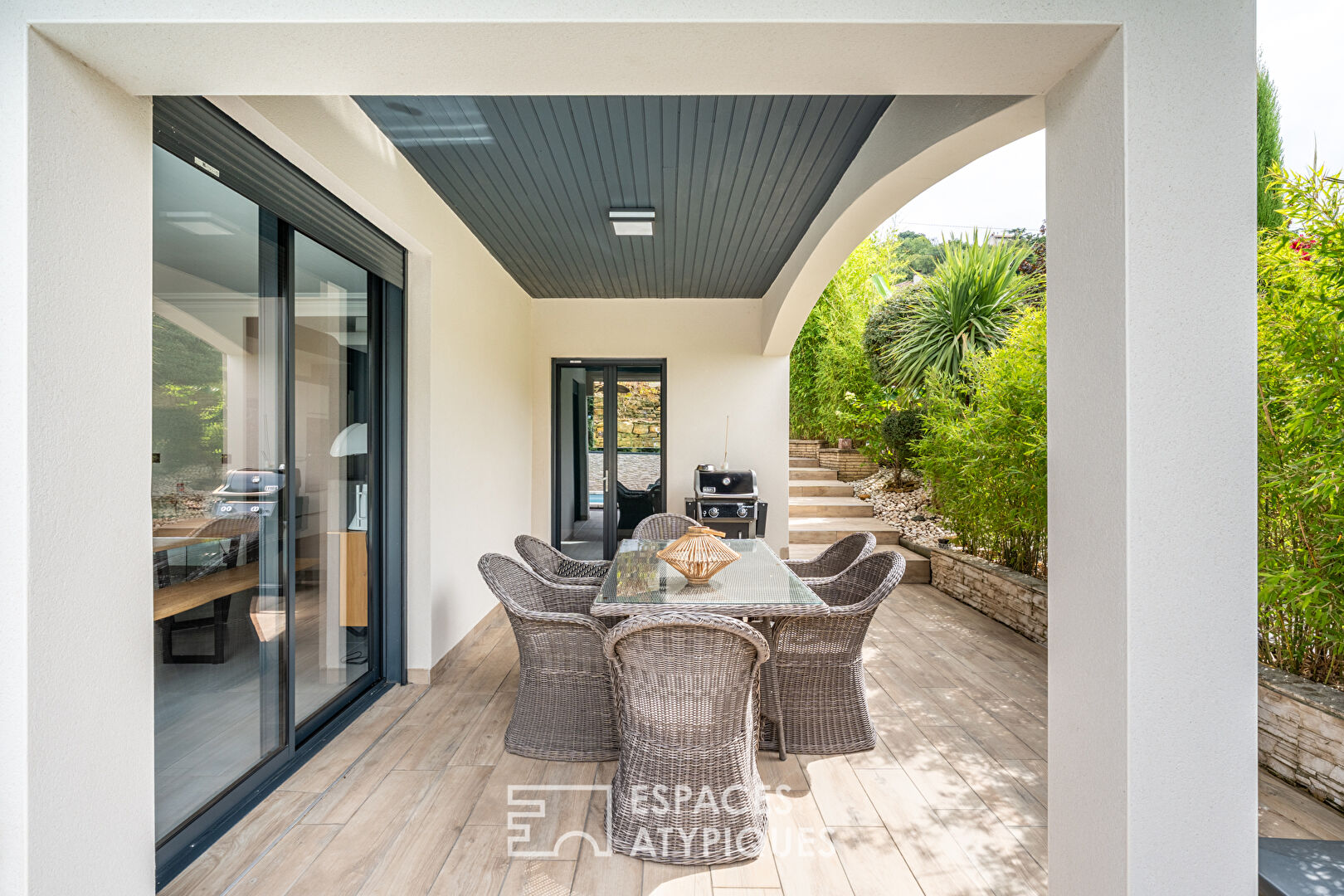 Maison entièrement rénovée avec piscine