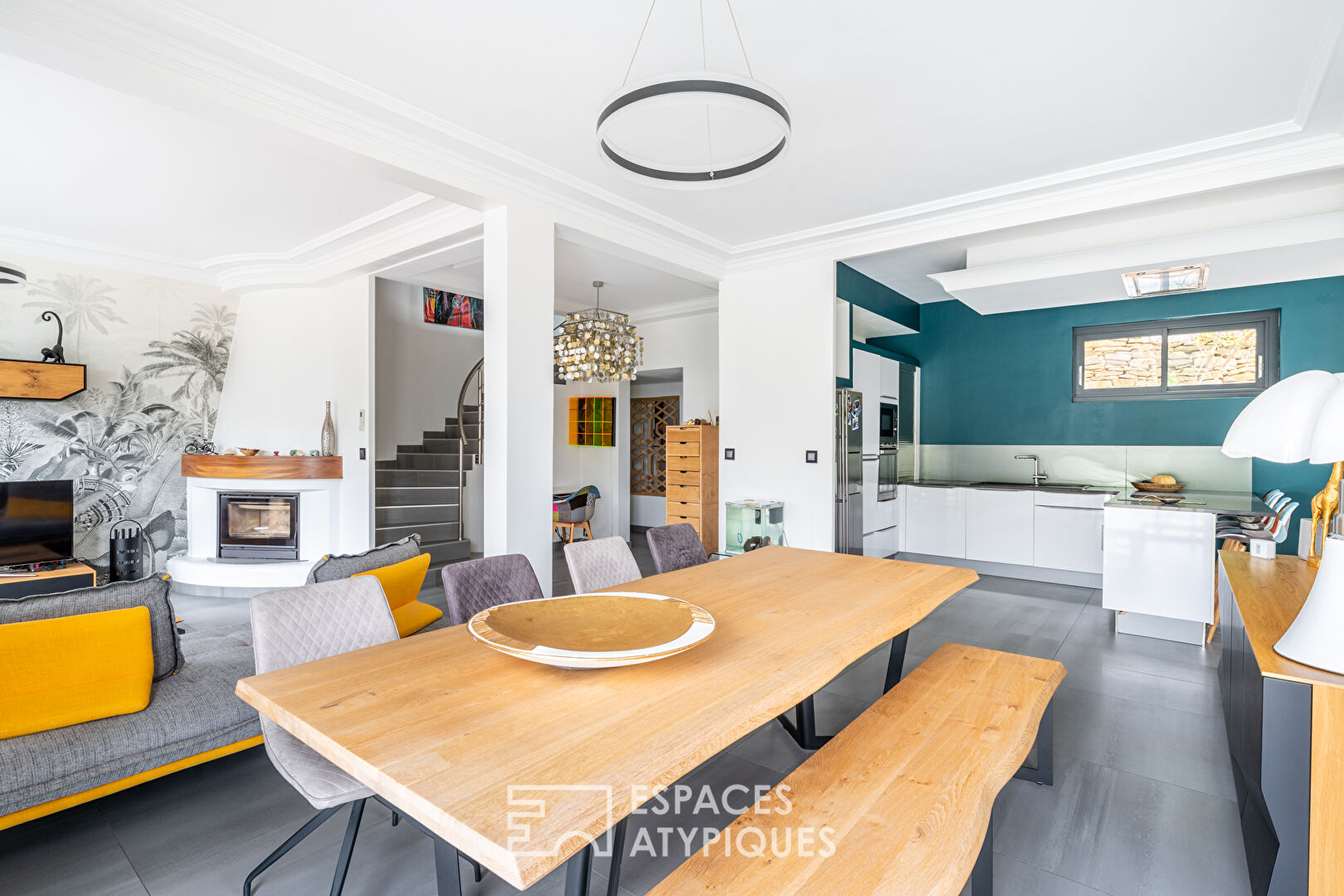 Maison entièrement rénovée avec piscine