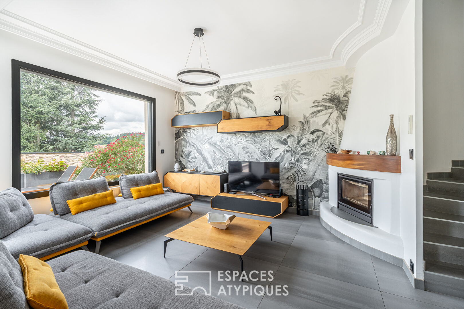Maison entièrement rénovée avec piscine
