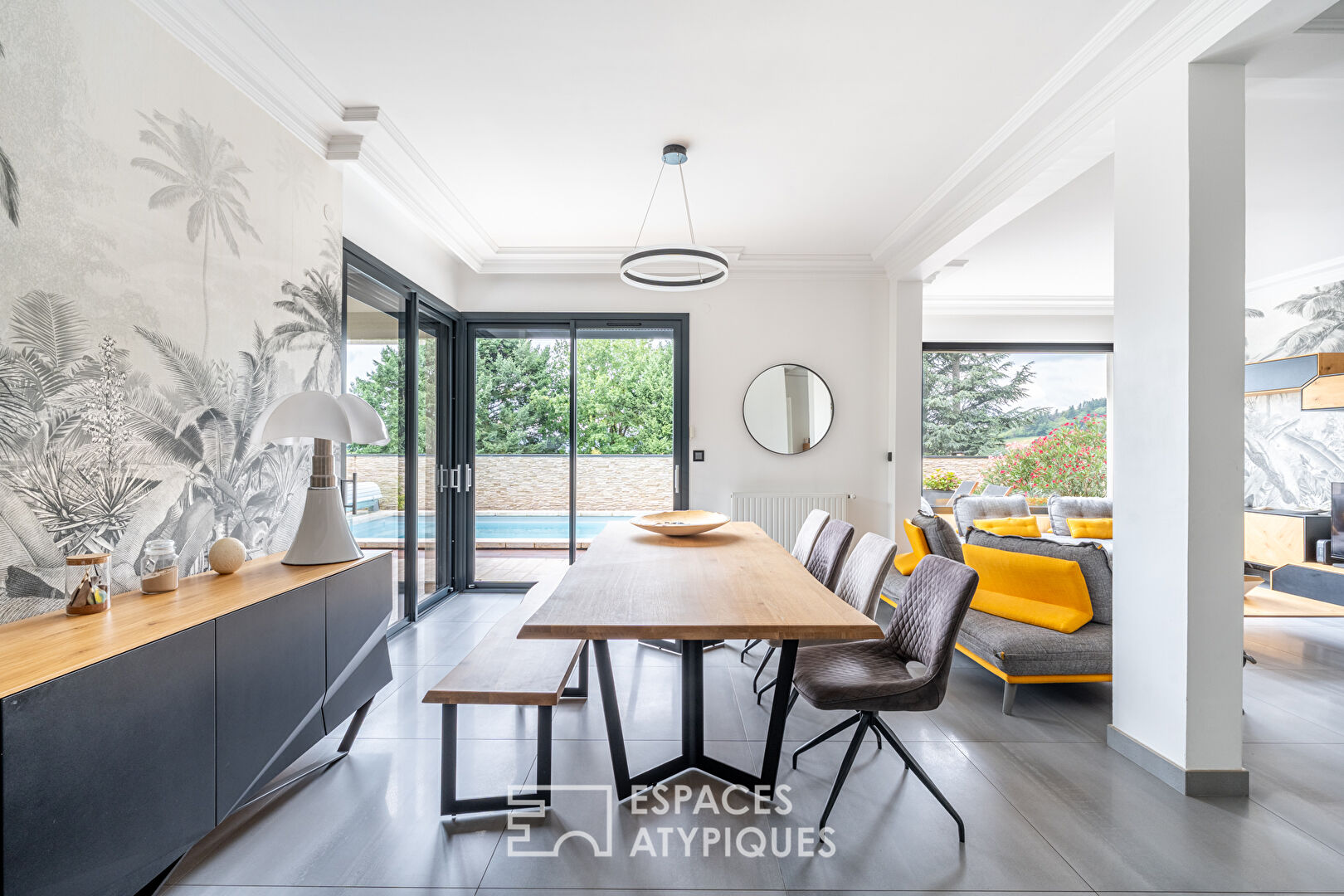 Maison entièrement rénovée avec piscine