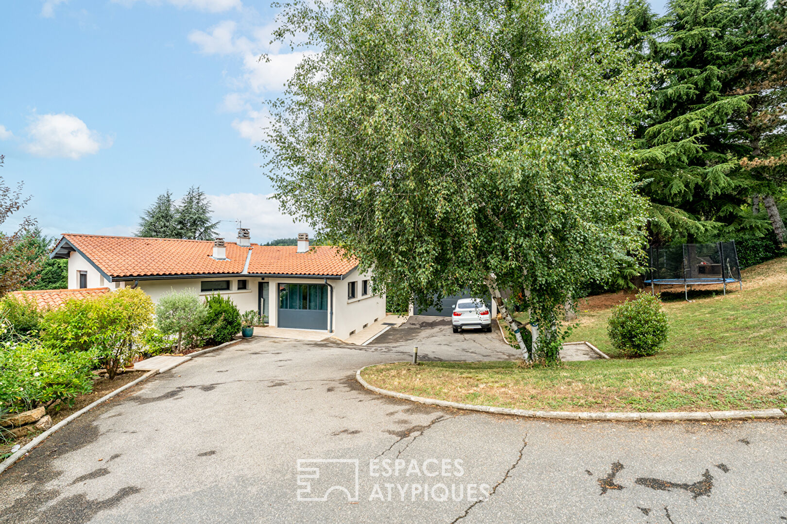 Maison entièrement rénovée avec piscine