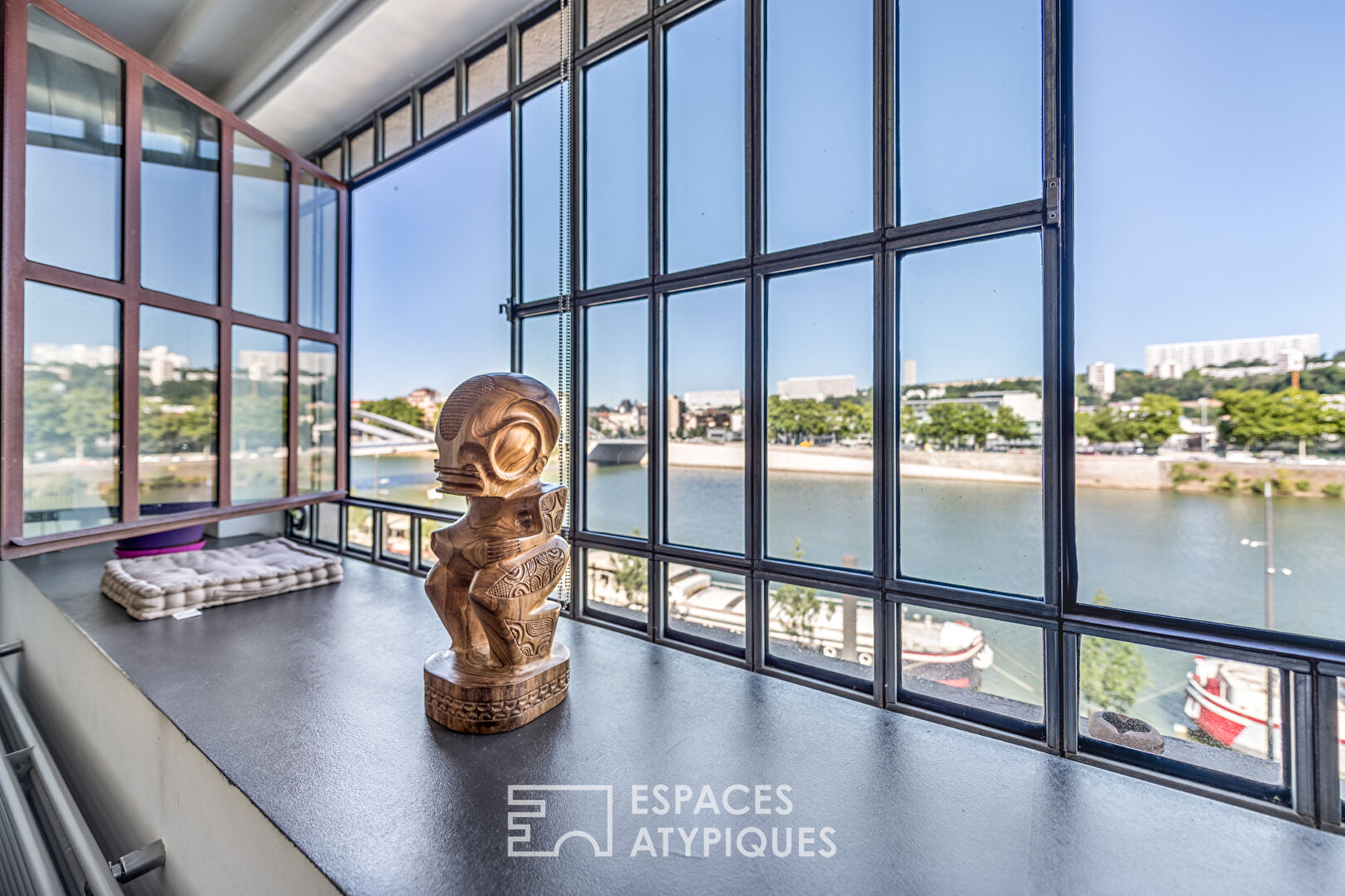 Loft avec vue sur la Saône dans une ancienne biscuiterie