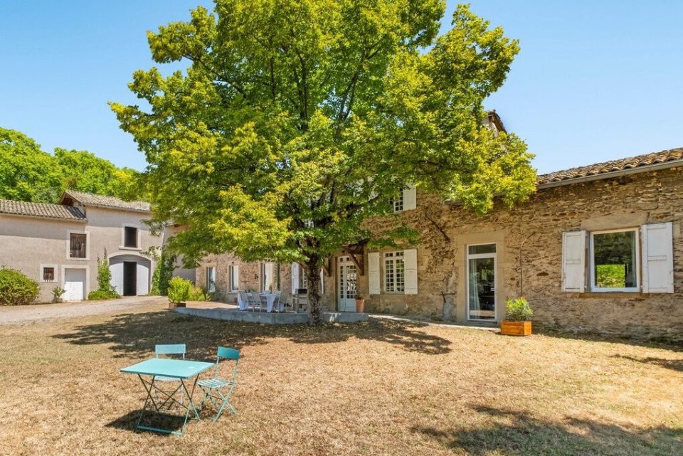 Ancienne ferme restaurée, panorama sur le Pilat et art de vivre à 40 minutes de Lyon