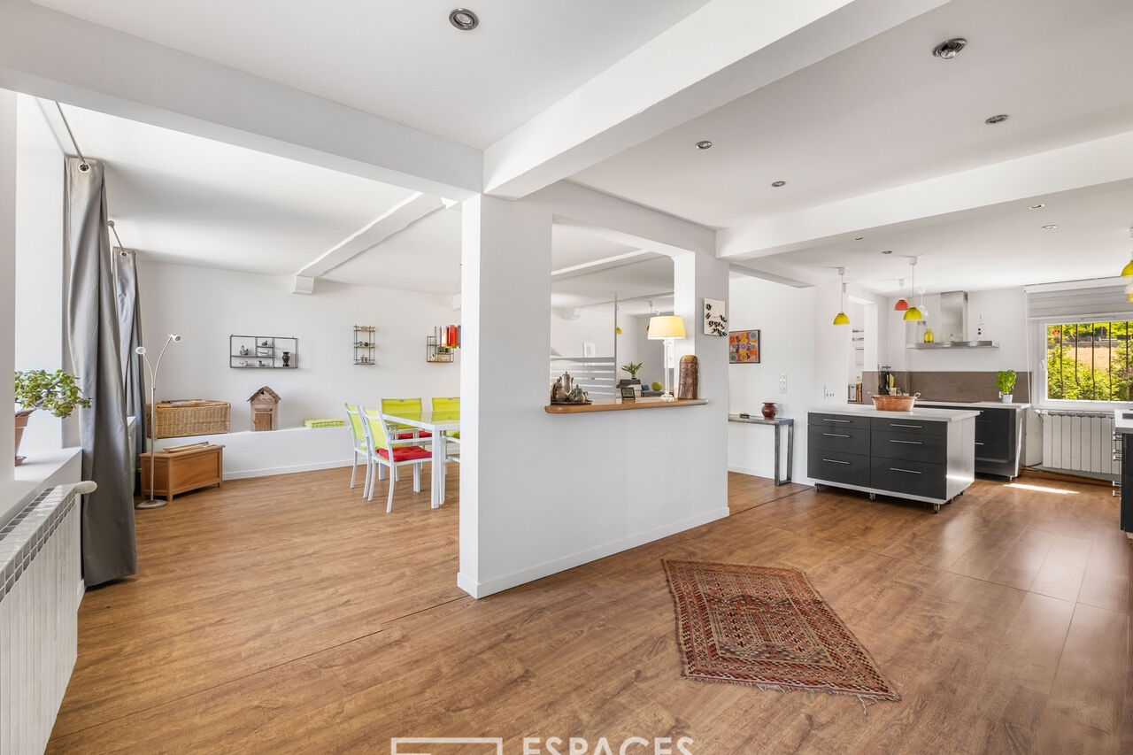 Ancienne ferme restaurée, panorama sur le Pilat et art de vivre à 40 minutes de Lyon