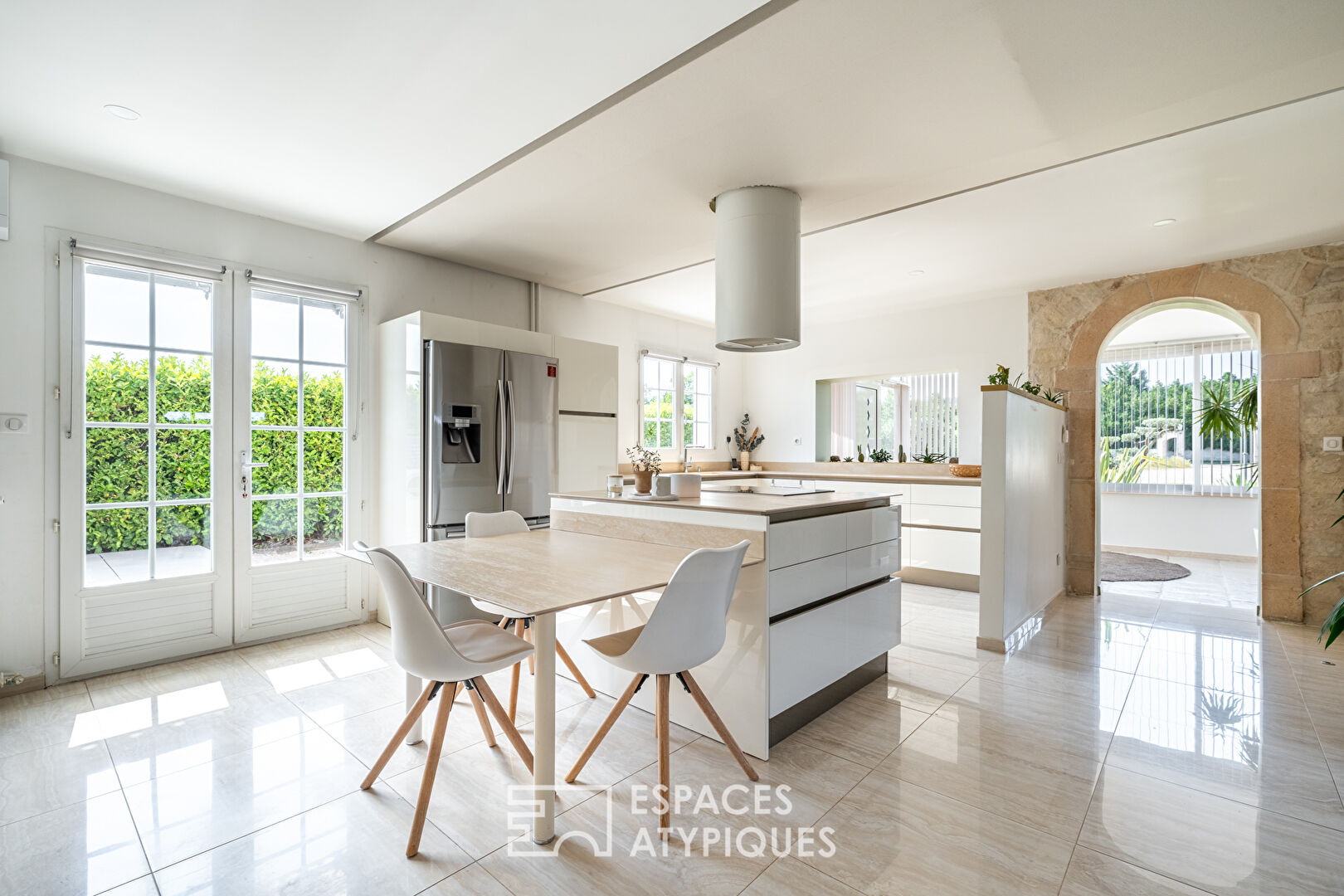 Maison rénovée avec beaux volumes